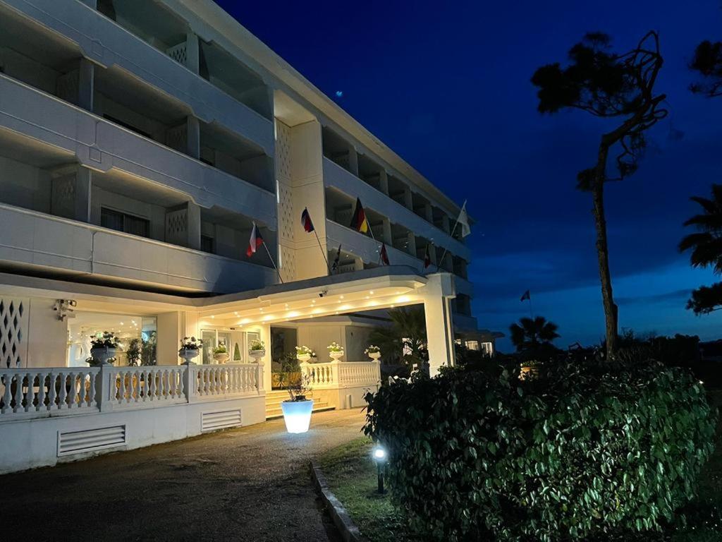 Domizia Palace Hotel Baia Domizia Exteriör bild