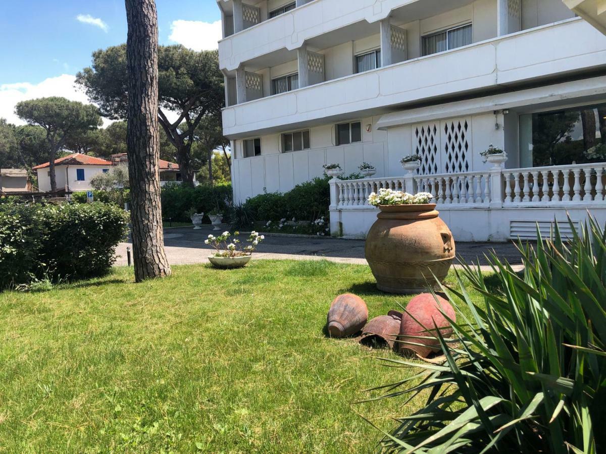 Domizia Palace Hotel Baia Domizia Exteriör bild